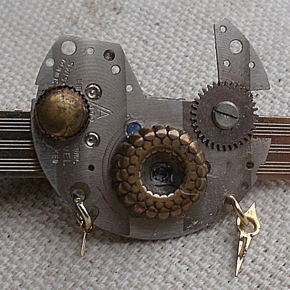 Steampunk Tie Clasp with Vintage Watch Plate - Picture 7 of 8